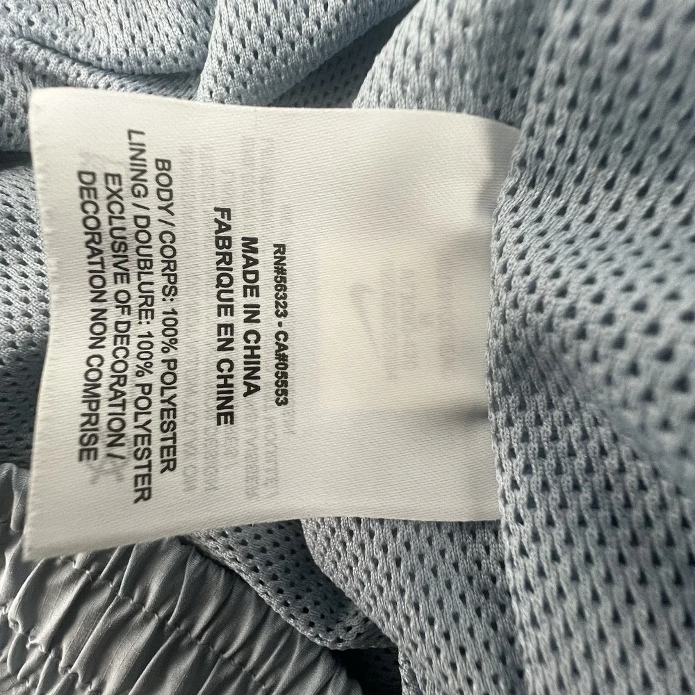 Nike SB Men's M Light Blue Skateboard Shorts Elastic Waist Mesh Lined Streetwear